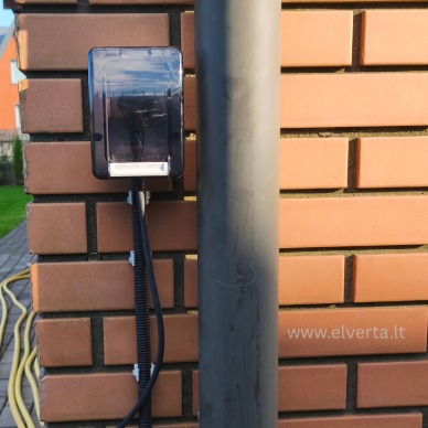 Kištukinis lizdas su danteliu, virštinkinis, 1 vietos IP66 pilkas, SCAME 5